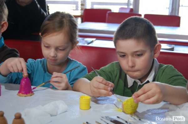 У Луцьку почали готувати подарунки до Великодня. ФОТО