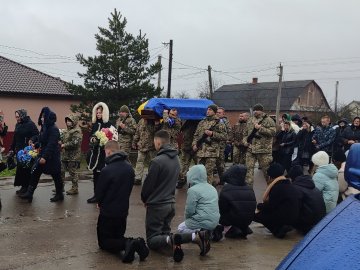 Осиротіли троє дітей: на Волині поховали Захисника Сергія Пилипюка