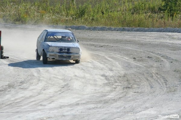 Під час автогонок під Луцьком перекинувся автомобіль. ФОТО