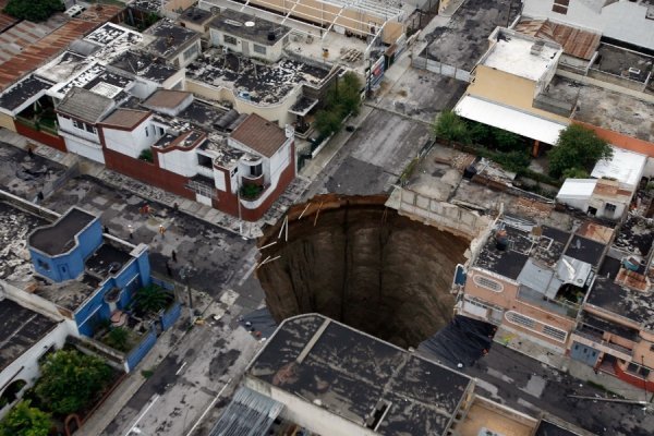 Дивовижність світу: захоплюючі карстові воронки. ФОТО