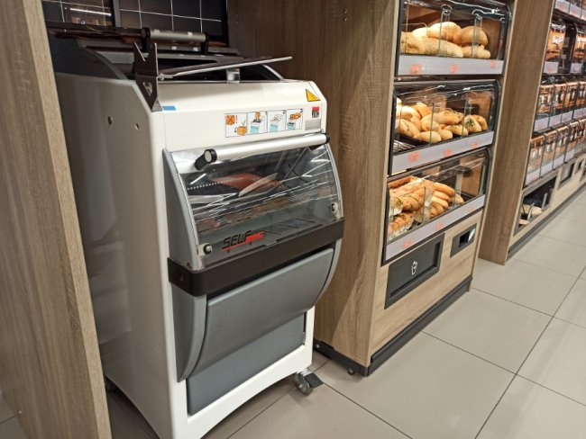 У гіпермаркеті «Там Там Сімейні традиції» встановили сучасну хліборізку. ВІДЕО*