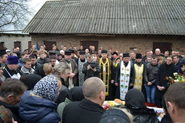 Як Нововолинськ поховав Героя Майдану. ФОТО