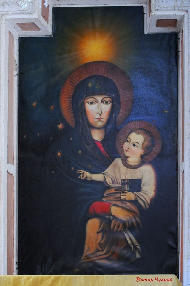 Волинський фотограф показав магію та красу костелу Петра і Павла. ФОТО