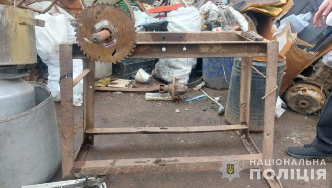 На Волині троє чоловіків обікрали пенсіонерку