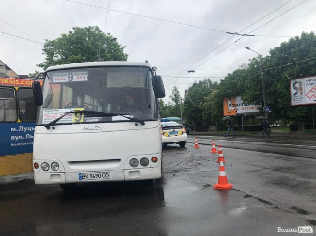 На перехресті біля «Лучеська»  – аварія з двома маршрутками. ФОТО