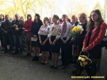 Відкрили меморіальну дошку на честь бійця з Волині