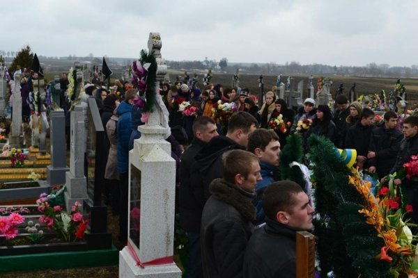 Як Нововолинськ поховав Героя Майдану. ФОТО