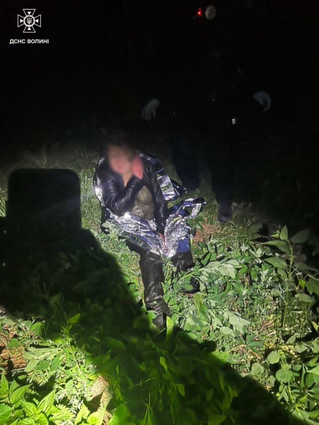 У Луцьку на Відродження жінка застрягла у болоті біля річки