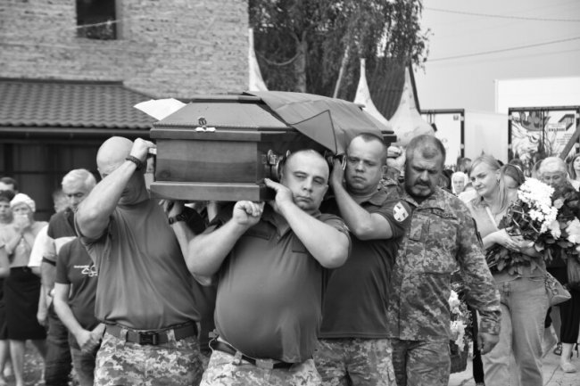 У Луцьку  в останню дорогу провели двох Героїв Віталія Велічка та Антона Бучка. ФОТО