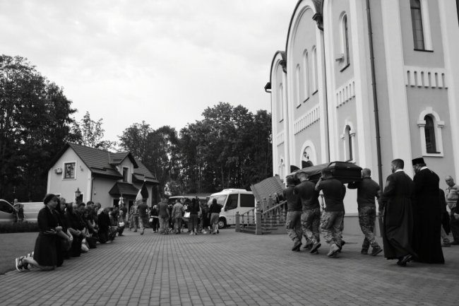 У Луцьку  в останню дорогу провели двох Героїв Віталія Велічка та Антона Бучка. ФОТО