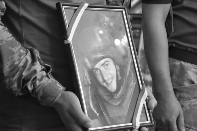 У Луцьку  в останню дорогу провели двох Героїв Віталія Велічка та Антона Бучка. ФОТО