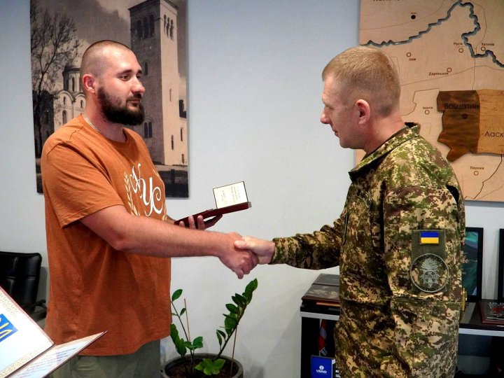 Батькові загиблого нацгвардійця з Волині передали орден сина. ФОТО