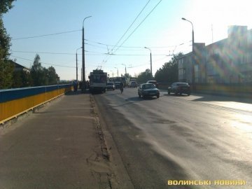 Аварія в Луцьку: авто стояли в заторі. ФОТО