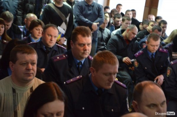 Луцьку міліцію вмовляли повернутися до роботи. ФОТО