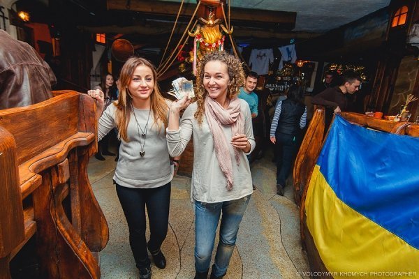 Як у Луцьку під час «Вечірки.UA» відбувалися «вибори». ФОТО