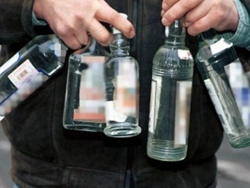 У Рожищі з магазину винесли алкоголь та закуску