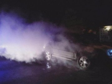 З’явилося відео пожежі автомобіля у Луцьку