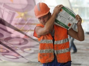 Найбільшим інвестором в економіку України є трудові мігранти