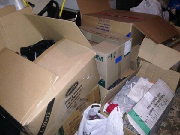 Луцькі волонтери вперше сортували речі з соціальних контейнерів