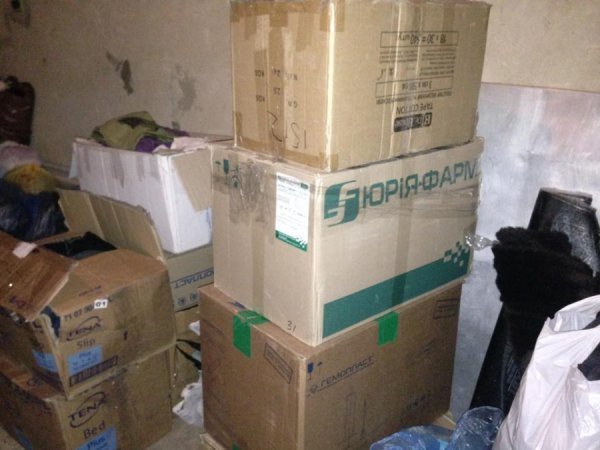 Луцькі волонтери вперше сортували речі з соціальних контейнерів