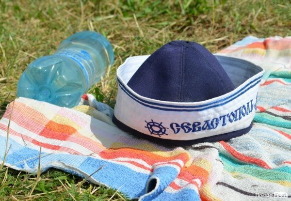 Спека змушує лучан роздягатися і лізти у міські водойми. ФОТО