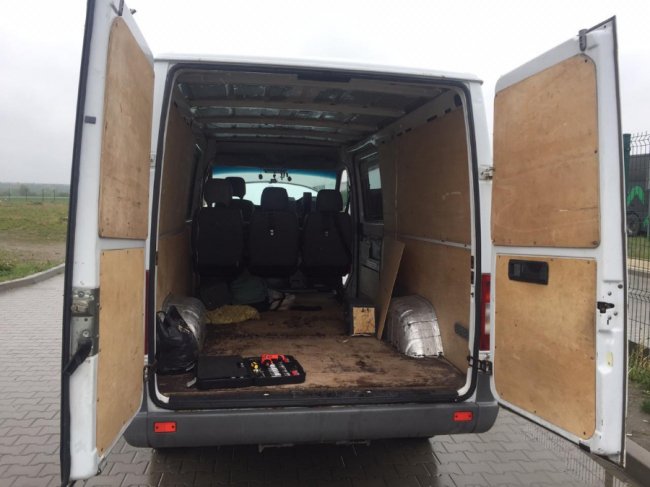 Волинянин бусом хотів перевезти до Польщі 12 кілограмів бурштину. ВІДЕО