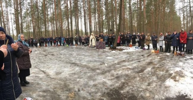 У селищі на Волині освятили воду. ФОТО