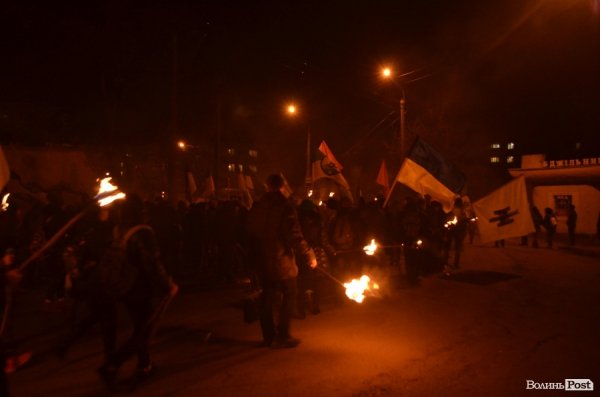 «На деревах замість листя розіпнем сепаратиста», - Марш у Луцьку. ФОТО. ВІДЕО