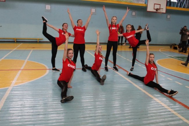 Акробатика і гнучкість: на Волині обрали кращих черлідерок. ФОТО