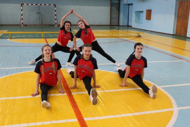 Акробатика і гнучкість: на Волині обрали кращих черлідерок. ФОТО