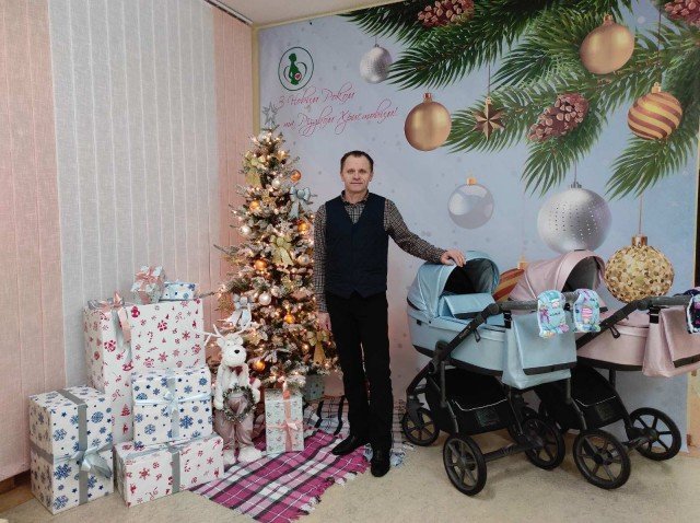 У луцькому пологовому дарують візки першим малюкам, народженим у 2022 році