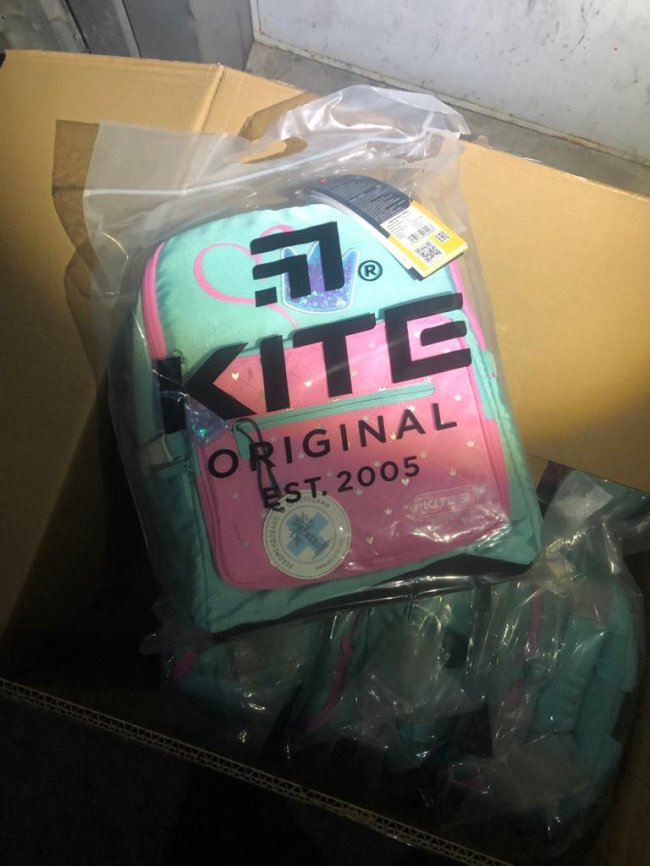 Через Волинь незаконно хотіли ввезти шкільне приладдя на понад мільйон гривень