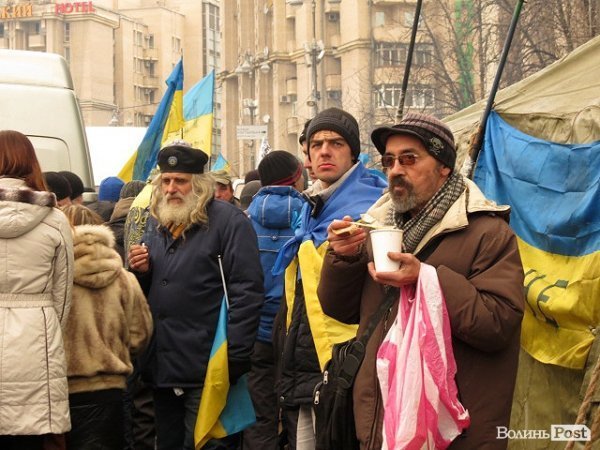 Ті, хто нас оберігає: чоловіки Майдану. НОТАТКИ ОЧЕВИДЦЯ. ФОТО