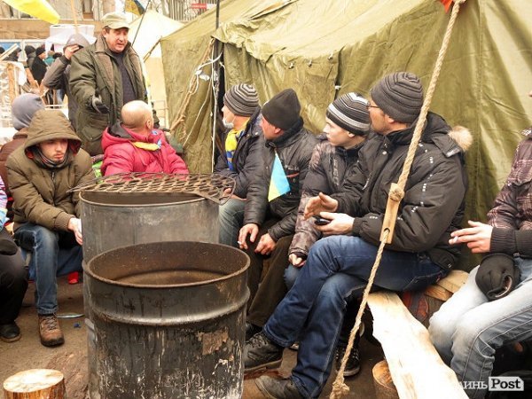 Ті, хто нас оберігає: чоловіки Майдану. НОТАТКИ ОЧЕВИДЦЯ. ФОТО