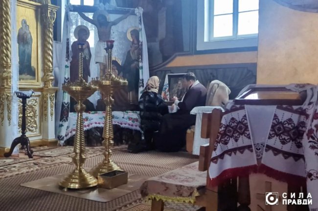 Протоієрей Василь Янчук сповідає та консультує вірян щодня