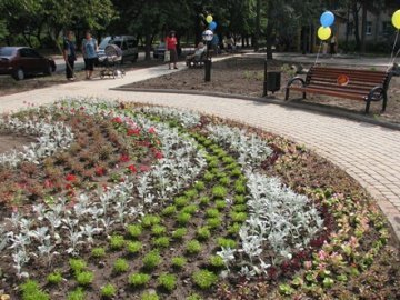 У Луцьку відкрили новий сквер. ФОТО