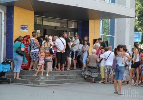 У Криму мешканці штурмують «МТС». ФОТО