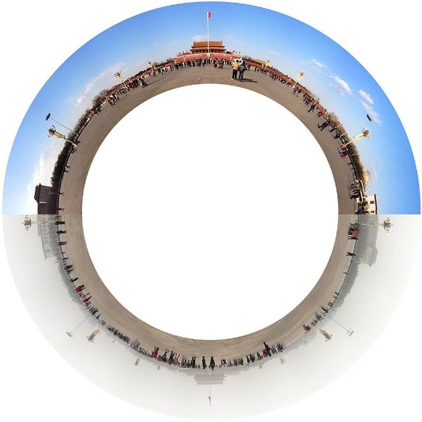 18. Колаж з фотографій площі Тяньаньмень у Пекіні: у нижній частині - зображення неба 23 січня 2013, коли рівень забруднення атмосфери досяг критичного значення