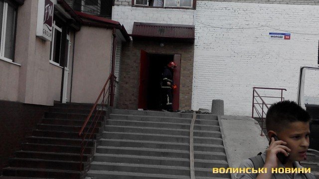 У Луцьку – задимлення у квартирі: працюють рятувальники