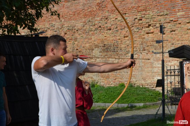 Дзвін мечів та запеклі бої: як у замку Любарта змагаються лицарі. ФОТО