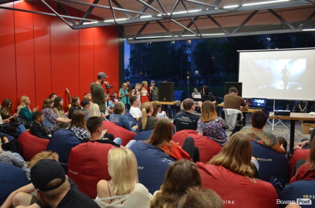 Атмосферно і затишно: у Луцьку співали в пам'ять про Скрябіна. ФОТО