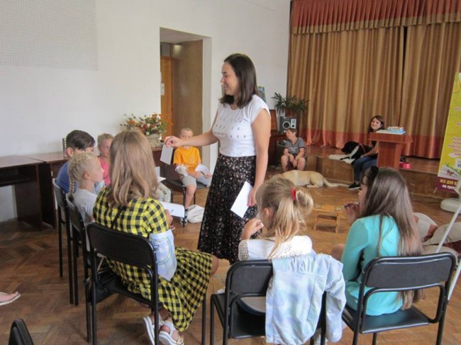 У Луцьку діти читали собакам книжки. ФОТО