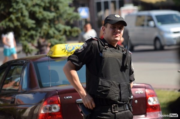 Луцькі активісти влаштували бойкот російським банкам. ФОТО