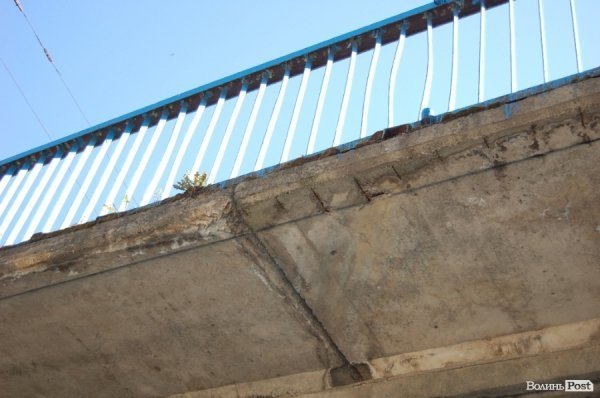 Луцькі «мости на мільйон» сипляться. ФОТО