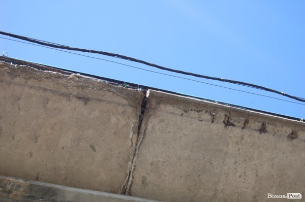 Луцькі «мости на мільйон» сипляться. ФОТО