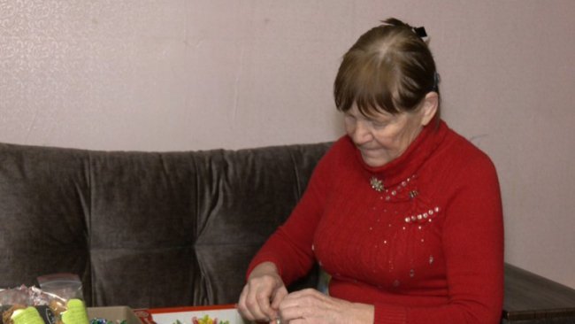 Пенсіонерки з Волині виготовили понад мільйон енергетичних наборів для воїнів. ВІДЕО