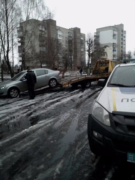 У Луцьку п'яного держслужбовця двічі впіймали поліцейські.ФОТО