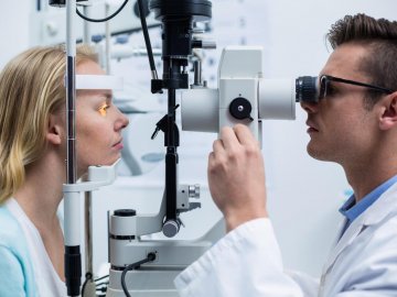Діагностика в офтальмологічних клініках – 8 приводів для звернення*