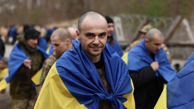 Один із найбільших обмінів: Україна повернула з полону 175 захисників. ФОТО