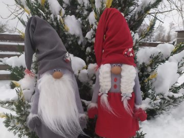 Волинянка виготовляє новорічних гномів. ФОТО